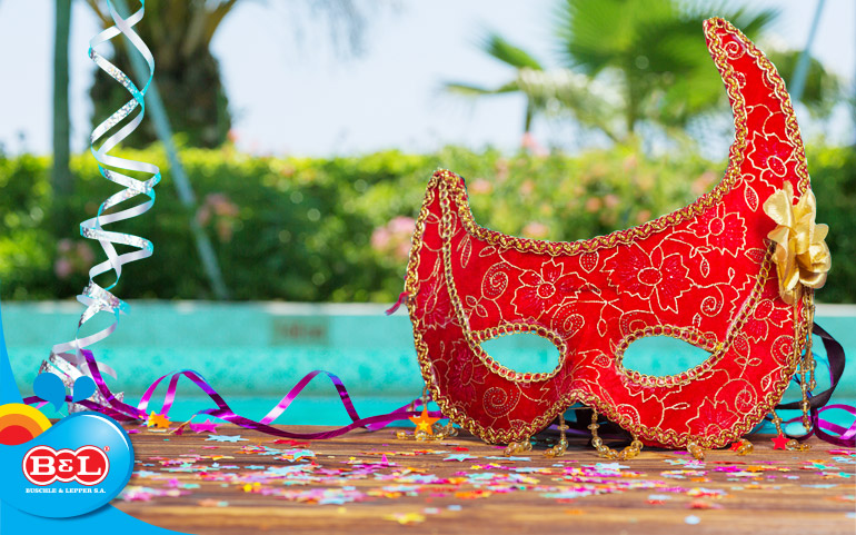 Cinco dicas para você fazer o seu baile de Carnaval na piscina