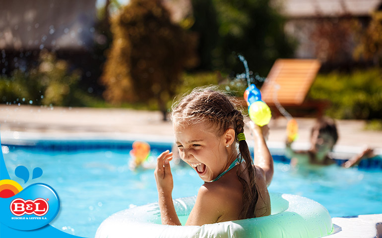 Dia das Crianças na piscina: cuidados e dicas para uma super festa